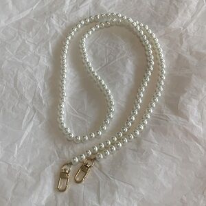 Metal threaded pearl bag strap